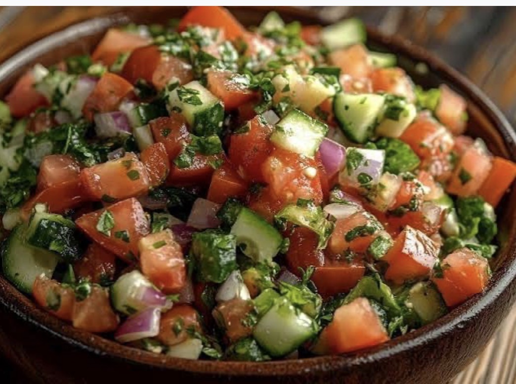 ÇOBAN SALATASI