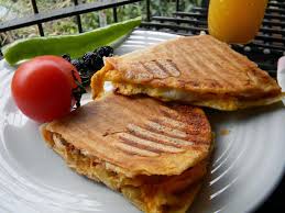 YARIM TOST YUMURTALI